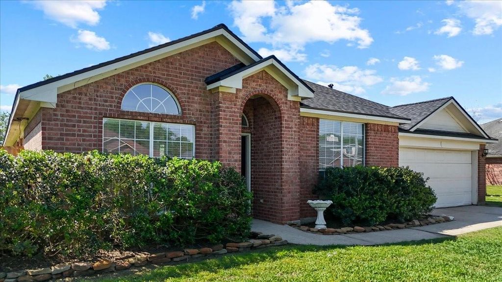Photo of 1518 William Trace, Baytown, TX 77523 (MLS # 55189562)