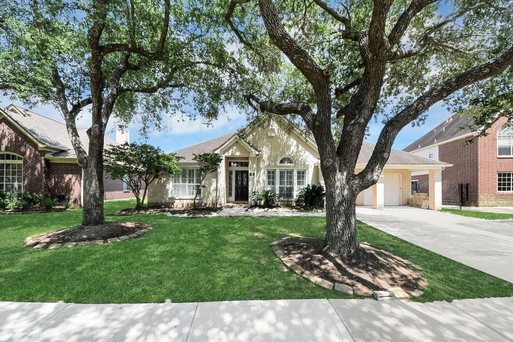 Photo of 5527 Moss Meadow Court, Sugar Land, TX 77479 (MLS # 46234529)