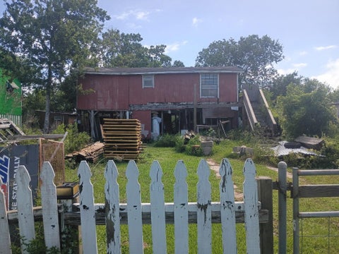 Photo of 12135 Sandpiper Road, Angleton, TX 77515 (MLS # 72636927)