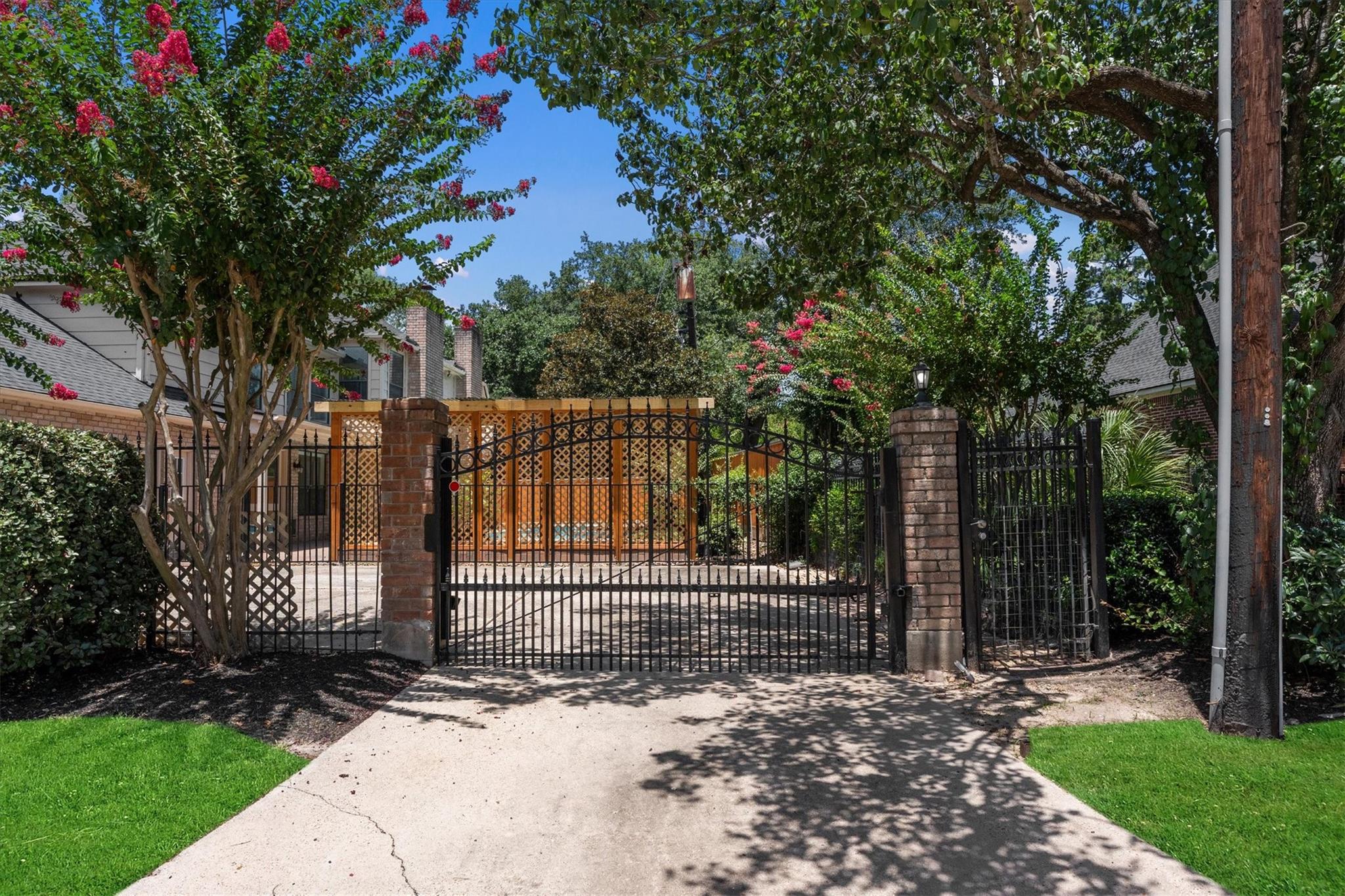 16002 Stewarts Grove Drive