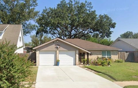 Homes For Sale - 16222 Green Shade Drive<br/> Houston, TX 77090