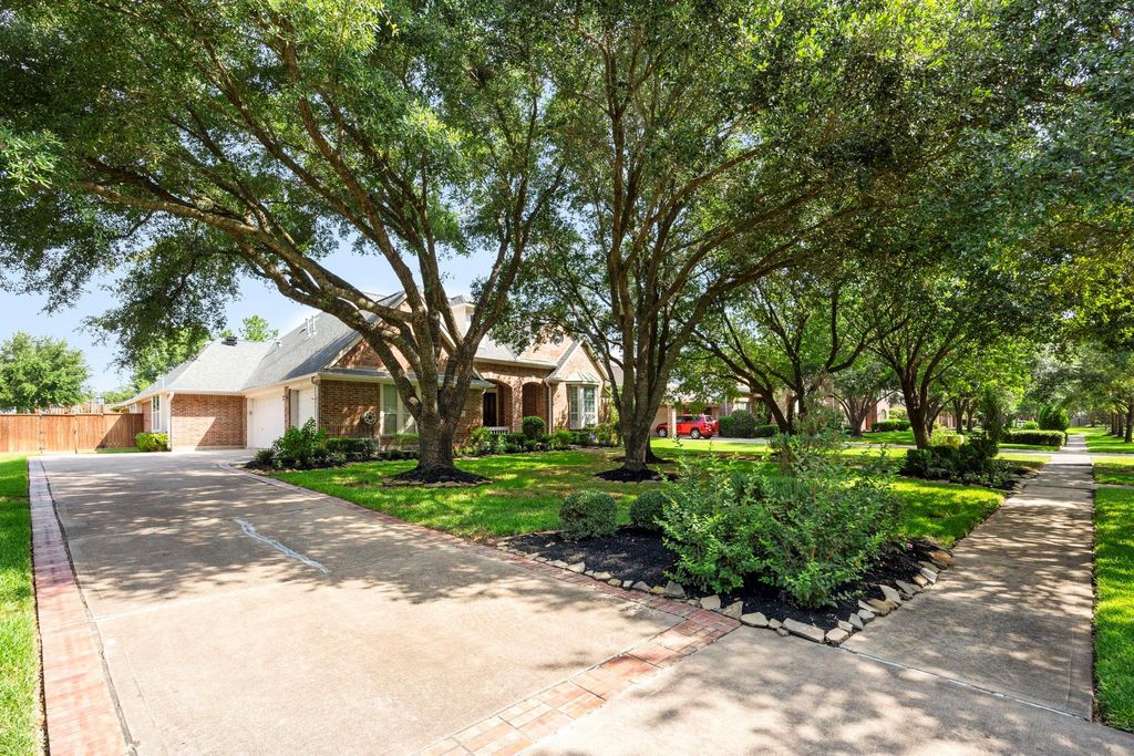 Photo of 903 Lake Grayson Drive, Katy, TX 77494 (MLS # 39417185)