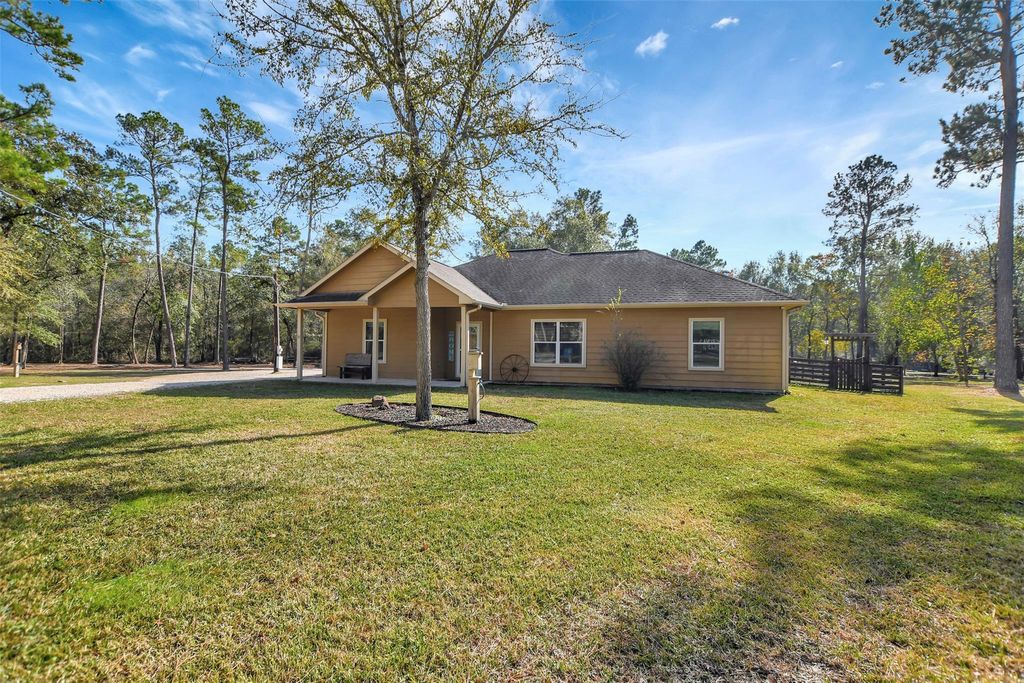 Photo of 25896 E Lake View Court, Hockley, TX 77447 (MLS # 63305124)