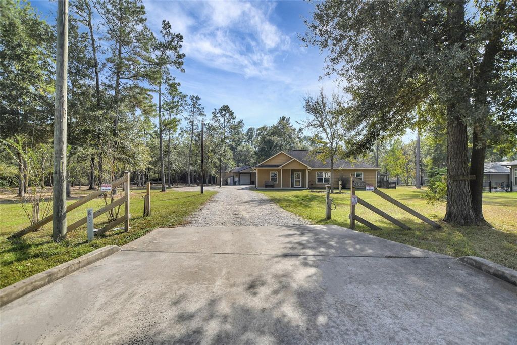 Photo of 25896 E Lake View Court, Hockley, TX 77447 (MLS # 63305124)