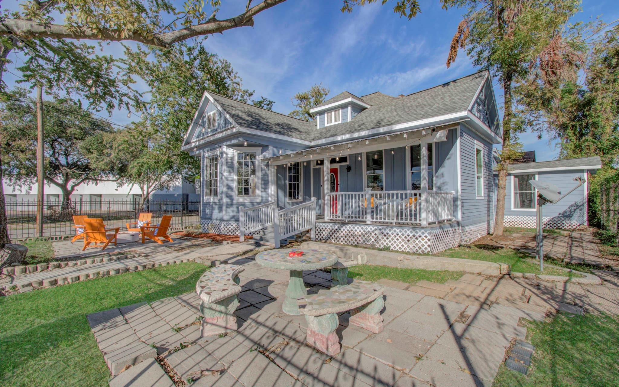 2118 Common Street Street