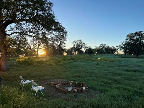 Photo of 322 County Road 446, Nixon, TX 78140 (MLS # 61582969)