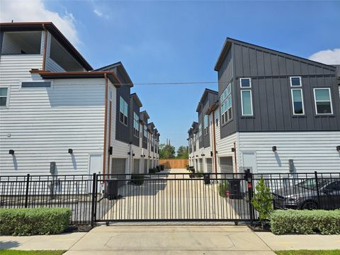 Photo of 611 N Emile Street, Houston, TX 77020 (MLS # 3245912)