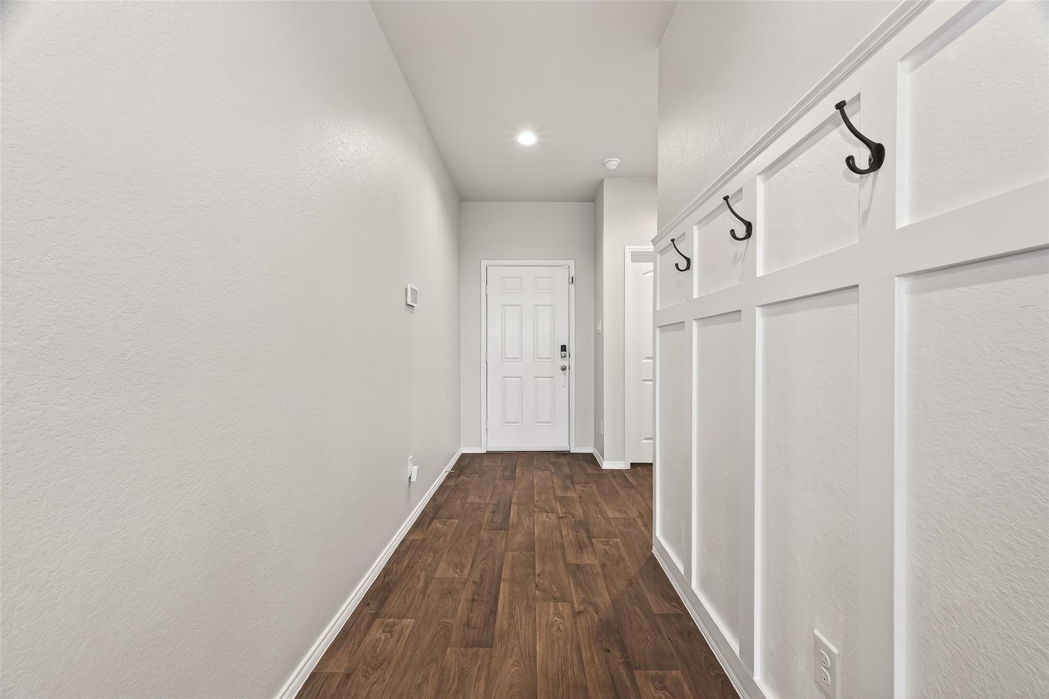 4763 Avellino Base Drive