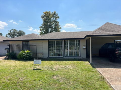 Photo of 13218 Indianapolis Street, Houston, TX 77015 (MLS # 28468486)