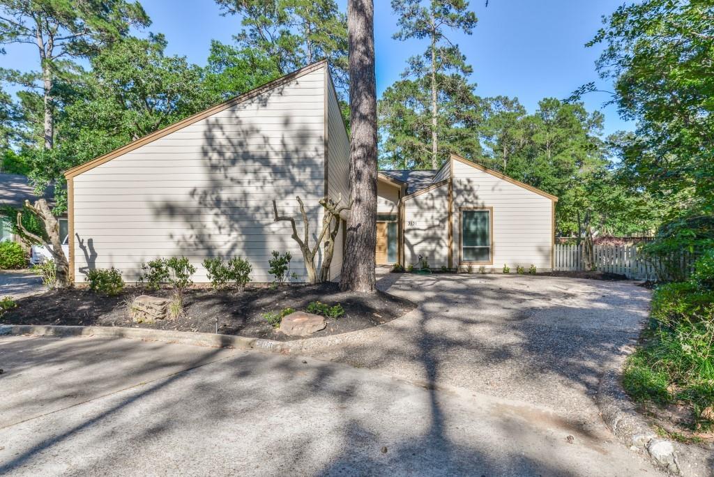 3131 Royal Crescent Drive