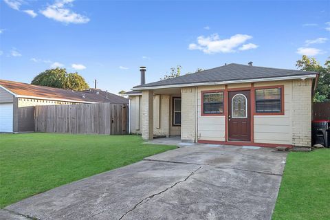 Photo of 5313 Gayla Lane, Baytown, TX 77521 (MLS # 18582189)
