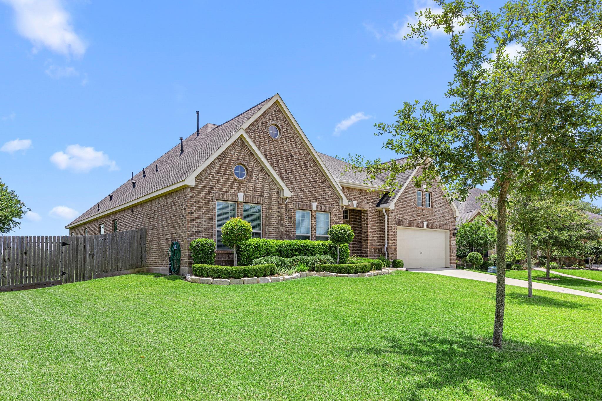 90 Rivercove Lane