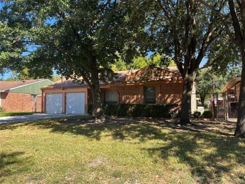 Photo of 519 Westshire Drive, Houston, TX 77013 (MLS # 28560605)