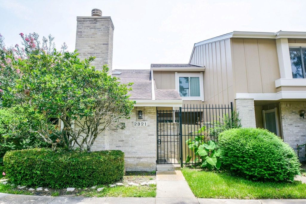 Photo of 2321 Crescent Park Drive #276, Houston, TX 77077 (MLS # 68889533)