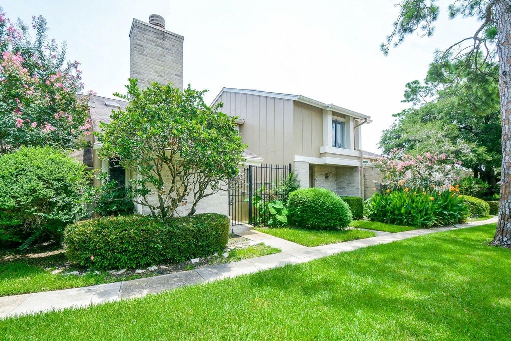 Photo of 2321 Crescent Park Drive #276, Houston, TX 77077 (MLS # 68889533)