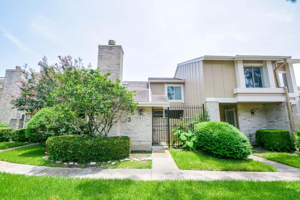 Photo of 2321 Crescent Park Drive #276, Houston, TX 77077 (MLS # 68889533)