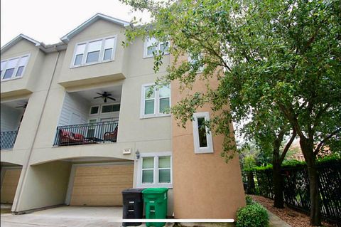 Photo of 920 W 26th Street, Houston, TX 77008 (MLS # 75271756)