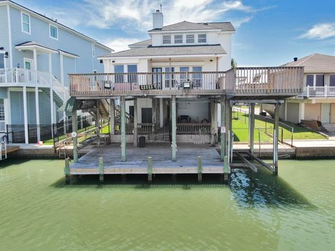 Photo of 1334 Outrigger, Tiki Island, TX 77554 (MLS # 92283536)