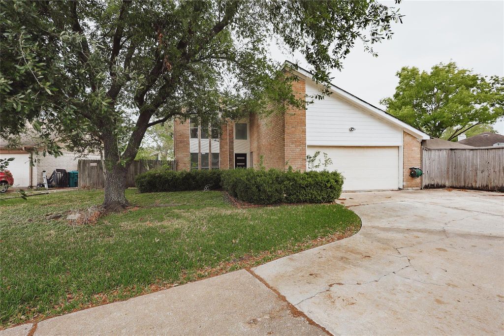 Photo of 2902 Misty Park Drive, Houston, TX 77082 (MLS # 31428530)