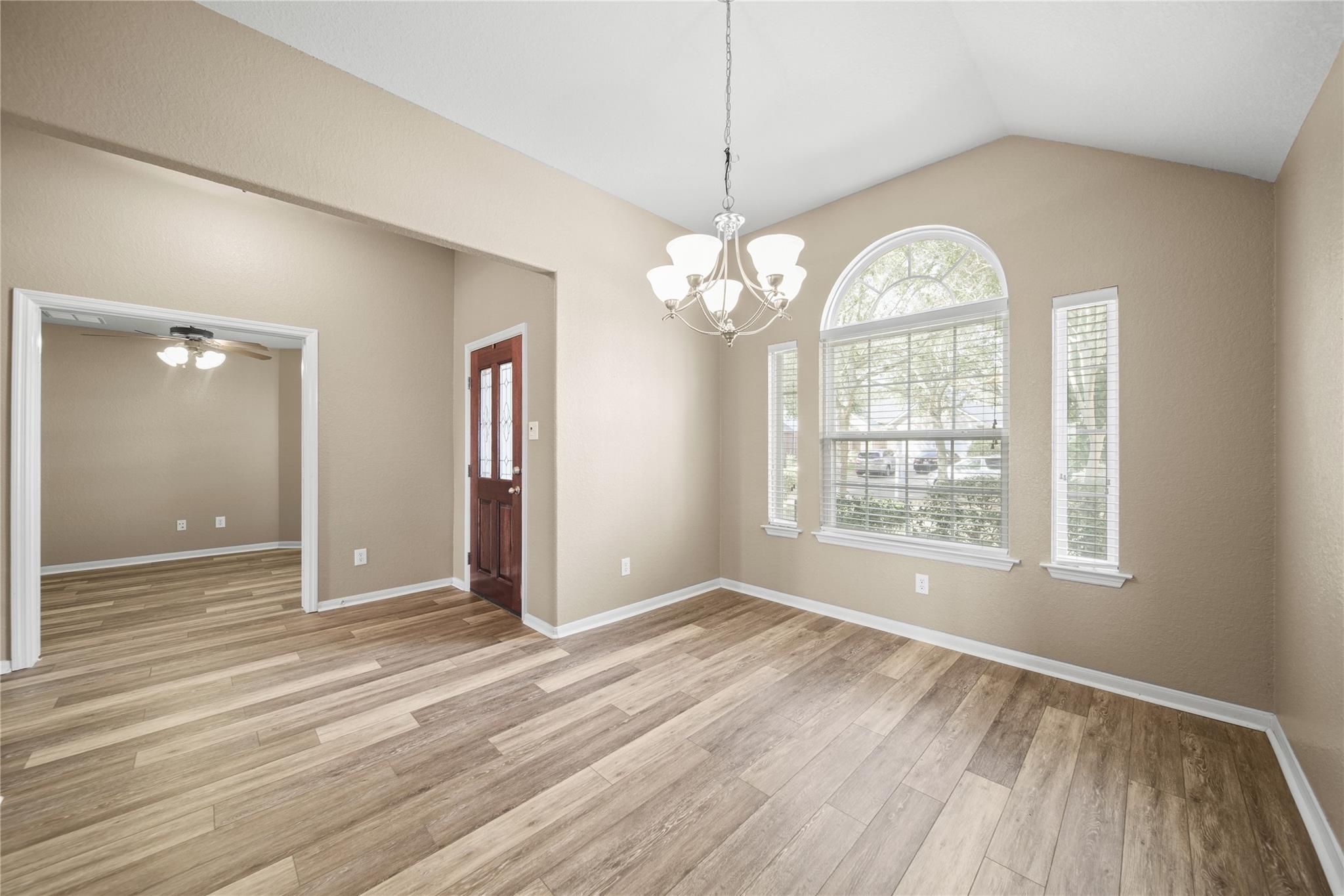 5619 Horseshoe Falls