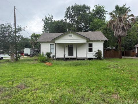 Photo of 330 Gordy Road, Bacliff, TX 77518 (MLS # 23394049)