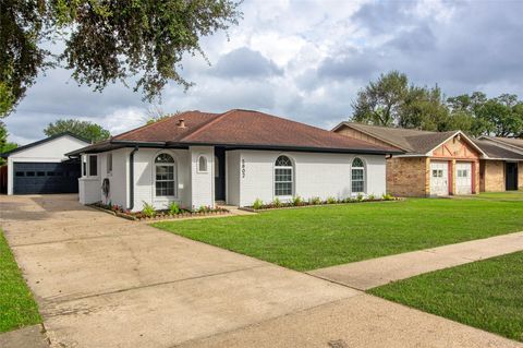 Photo of 5802 Chrystell Lane, Houston, TX 77092 (MLS # 68218396)