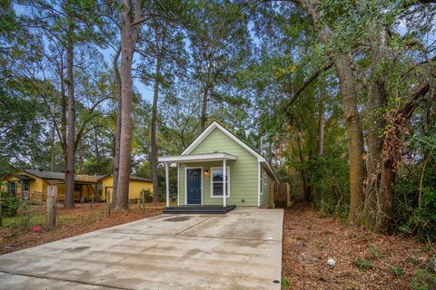 Photo of 628 Foster Street, Tomball, TX 77375 (MLS # 74178366)