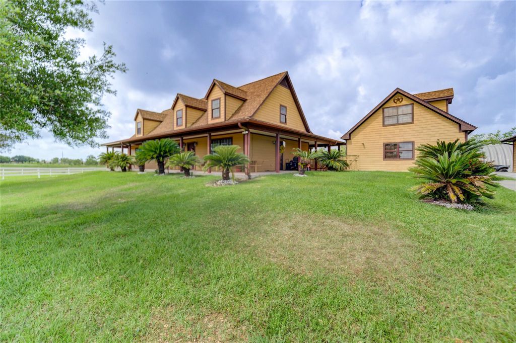 Photo of 8204 S Humble Camp Road, Dickinson, TX 77539 (MLS # 58403097)
