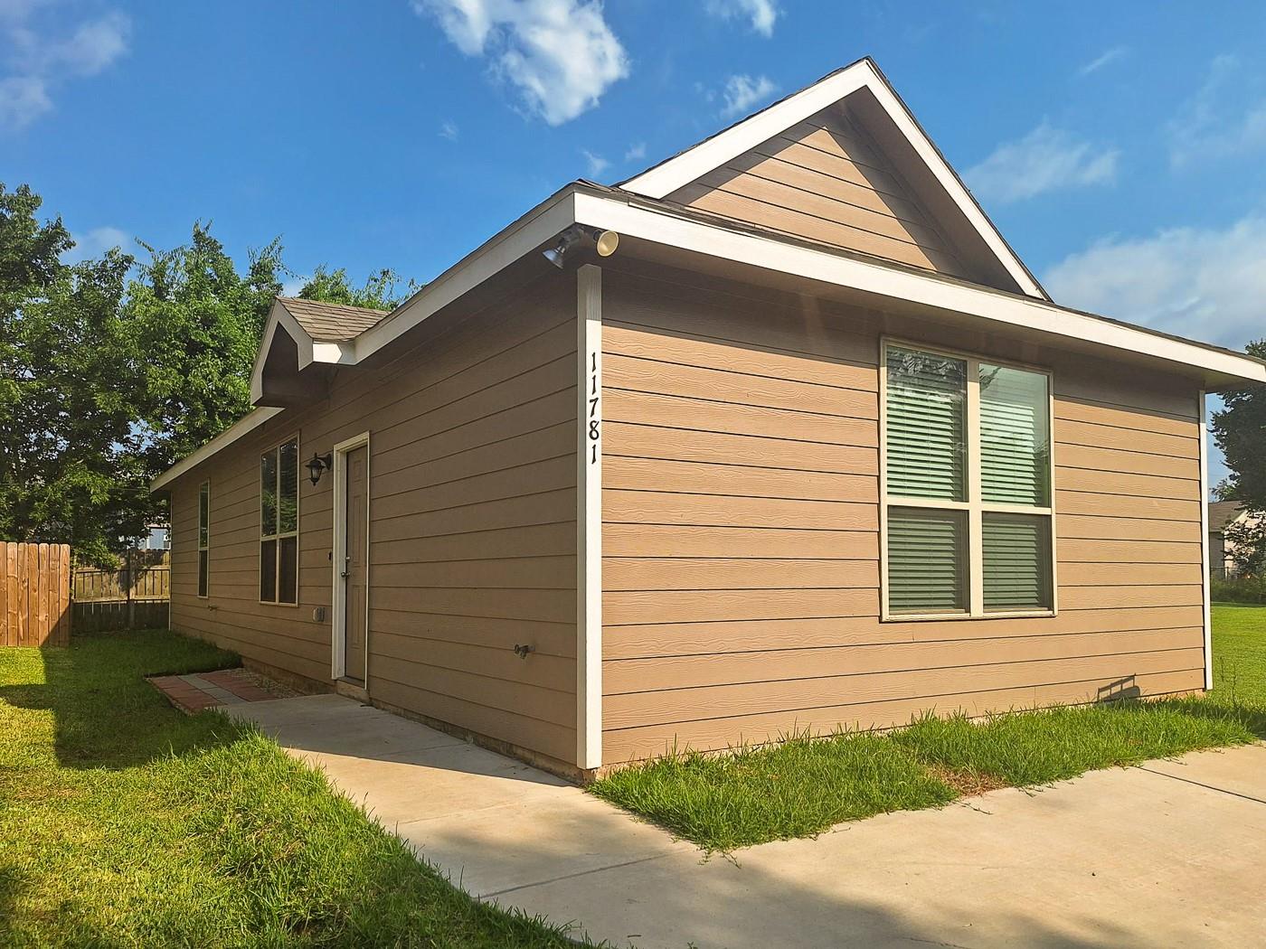 11781 White Cedar Street