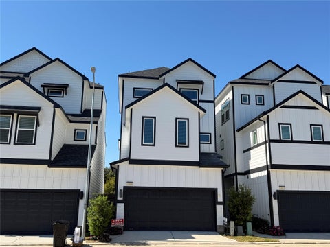 Photo of 1609 Regents Court, Houston, TX 77055 (MLS # 27967187)