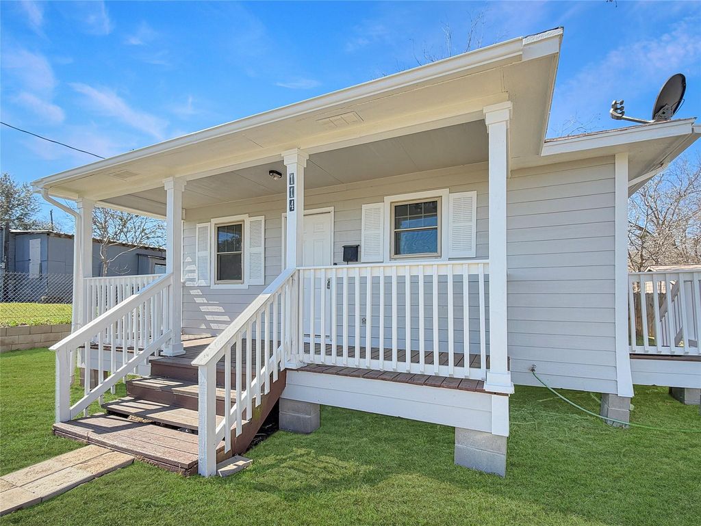 Photo of 114 8th Street, Rosenberg, TX 77471 (MLS # 23159445)
