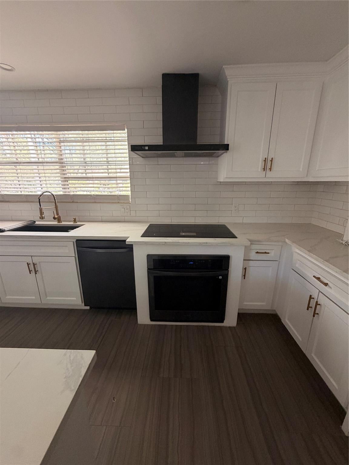 6606 Stoney River