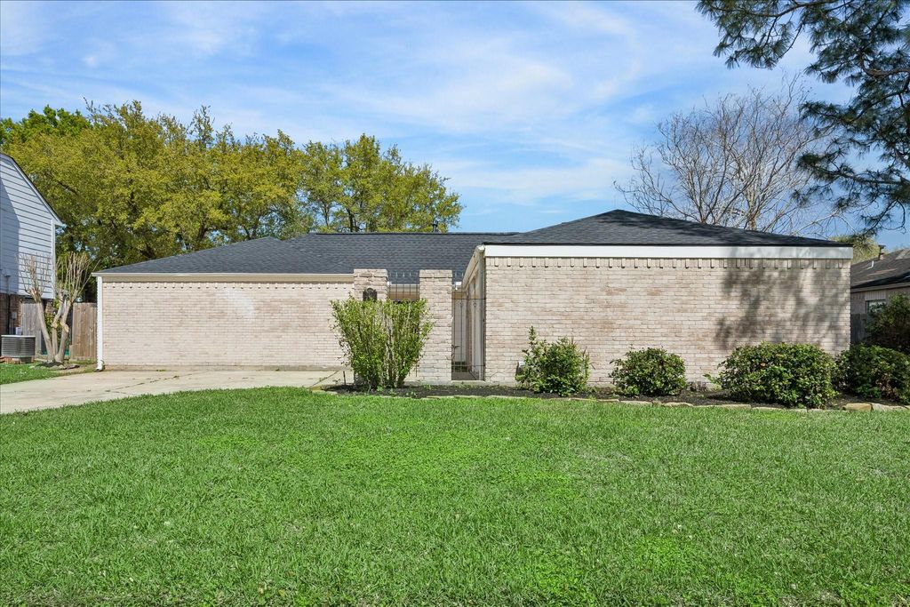Photo of 14907 Aspen Hills Drive, Houston, TX 77062 (MLS # 83354614)