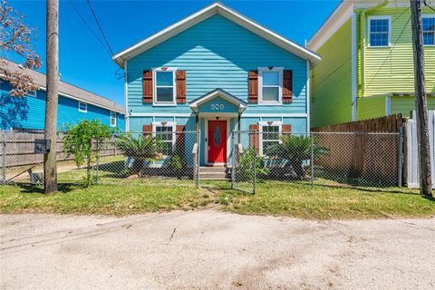Photo of 909 32nd Street, Galveston, TX 77550 (MLS # 22427331)