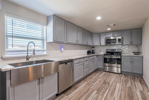 Photo of 909 32nd Street, Galveston, TX 77550 (MLS # 22427331)