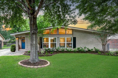 Photo of 5130 Kingfisher Drive, Houston, TX 77035 (MLS # 47547716)