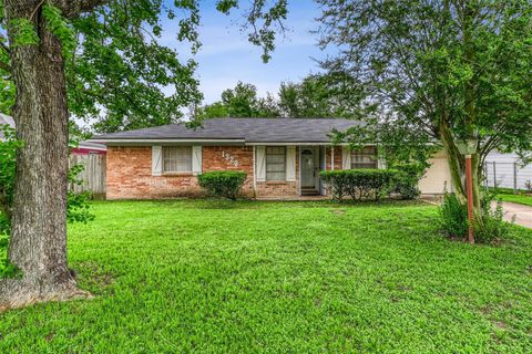 Photo of 1323 W Donovan Street, Houston, TX 77091 (MLS # 59062009)