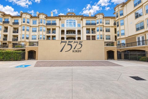 Photo of 7575 Kirby Drive #1407, Houston, TX 77030 (MLS # 98276986)