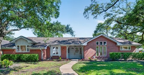 Photo of 5442 Darnell Street, Houston, TX 77096 (MLS # 66477086)
