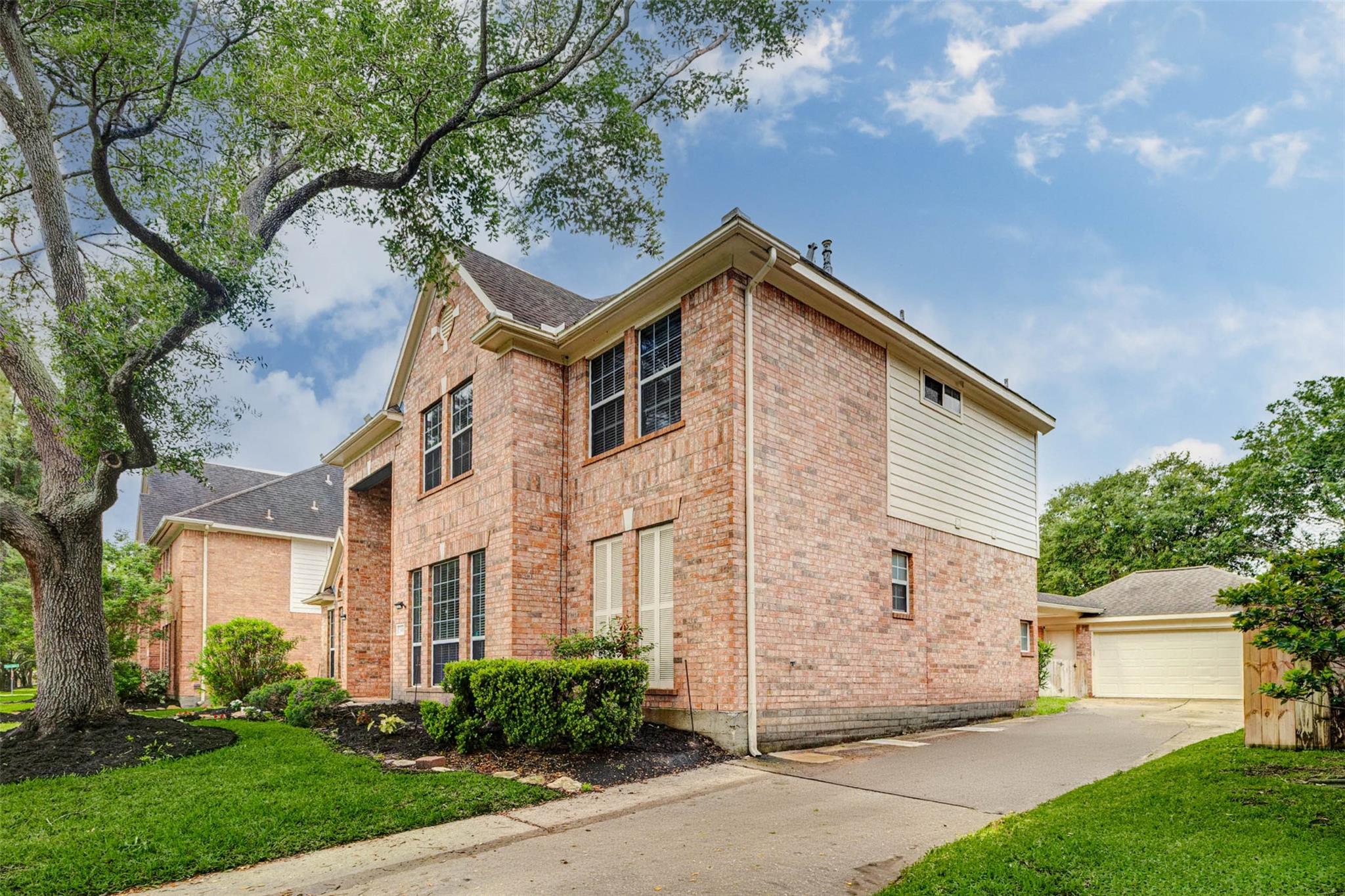 1606 Barrington Hills Lane