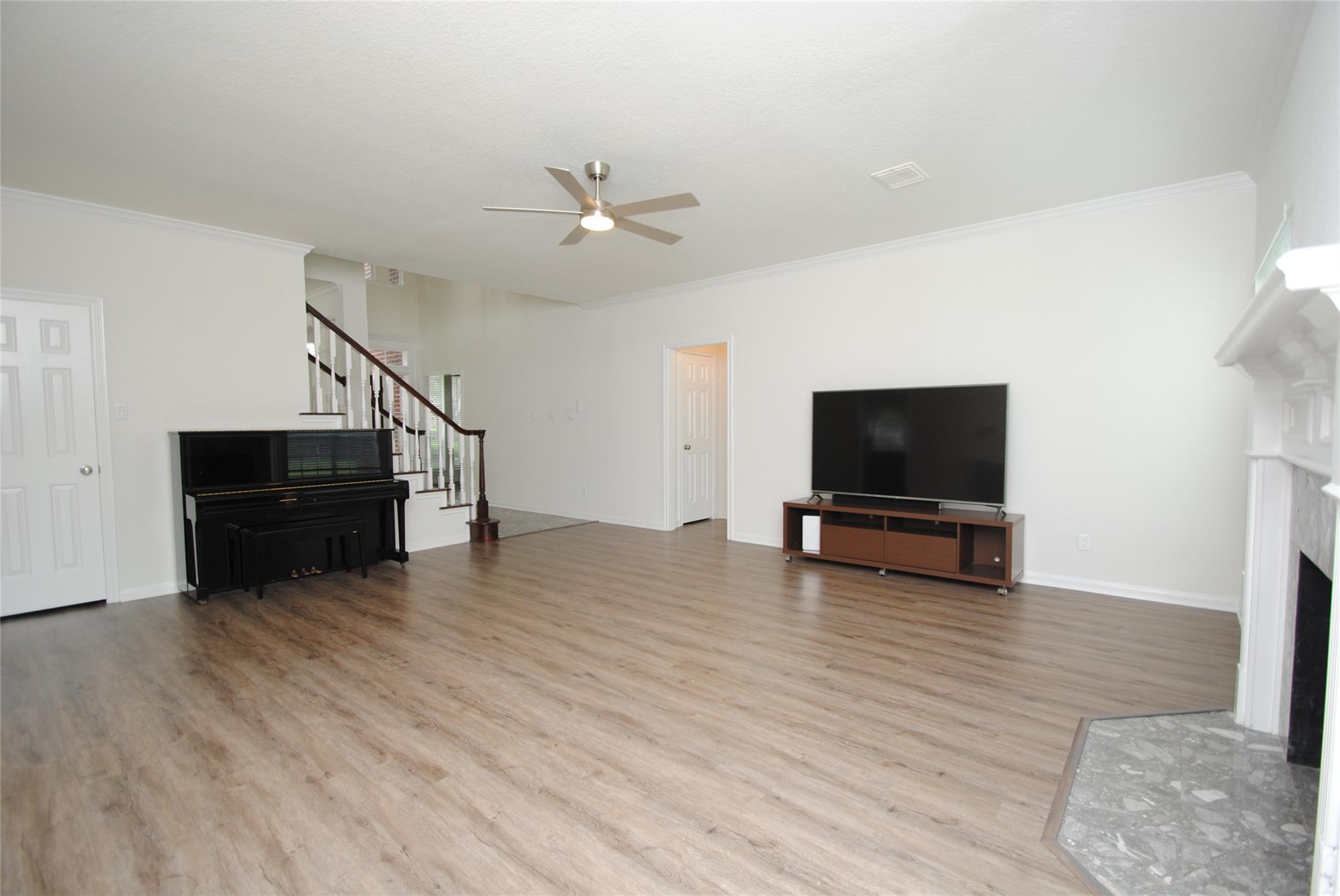1919 Oakhurst Parkway