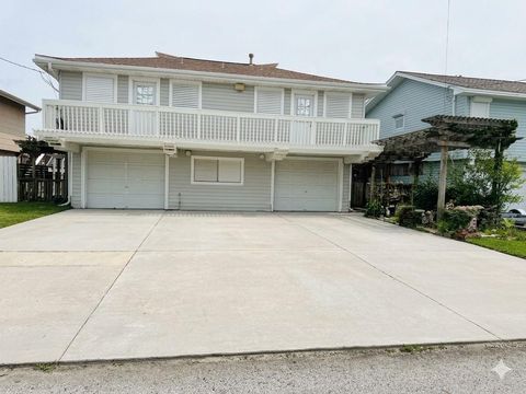 Photo of 662 Warsaw Street, Galveston, TX 77563 (MLS # 38575475)