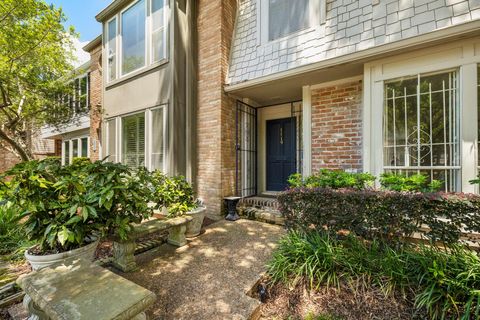 Photo of 1119 Fountain View Drive #49, Houston, TX 77057 (MLS # 94672471)