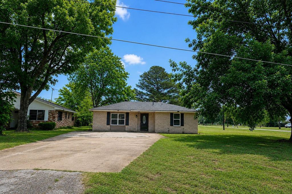 Photo of 1230 1st Street, Hempstead, TX 77445 (MLS # 14788237)