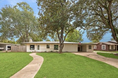 Photo of 317 Harbert Street, Columbus, TX 78934 (MLS # 27035081)
