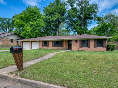 Photo of 623 Beechwood Drive, Tyler, TX 75701 (MLS # 95248622)
