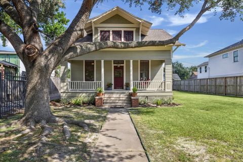 Photo of 1846 Arlington Street, Houston, TX 77008 (MLS # 75781503)