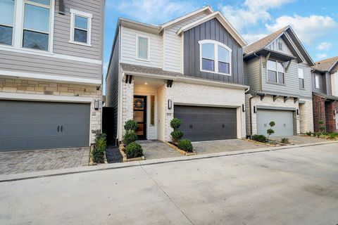 Photo of 10934 Brambling Wood Drive, Houston, TX 77043 (MLS # 92809694)