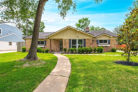Photo of 4034 Shady Springs Drive, Seabrook, TX 77586 (MLS # 76954989)