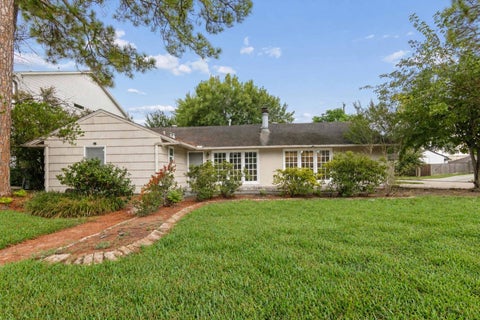 Photo of 5341 Pagewood Lane, Houston, TX 77056 (MLS # 19382922)